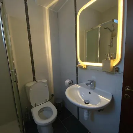 Lovely , Cozy , Modern Seaside Apartment Larnaca